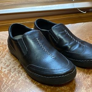 Vionic womens slip on black leather loafers, with stitching, size 9